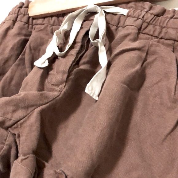 Aritzia Wilfred Shorts - Picture 2 of 7